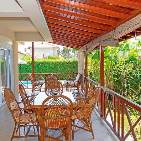 Paradise Town Alison 빌라 베렉